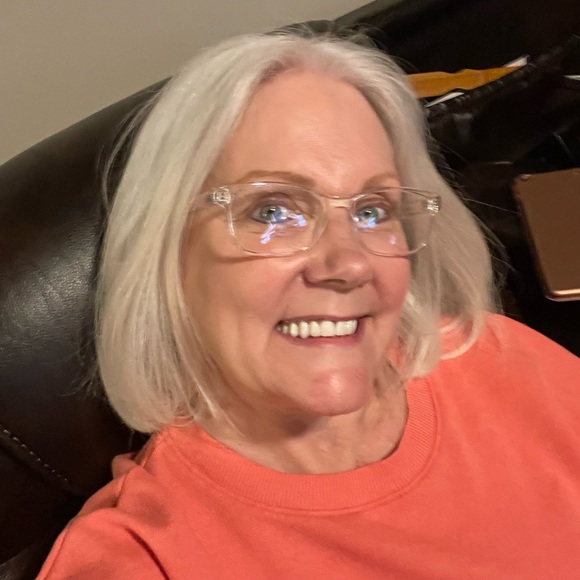 Meet your Posher, Lori - Picture 3 of 3